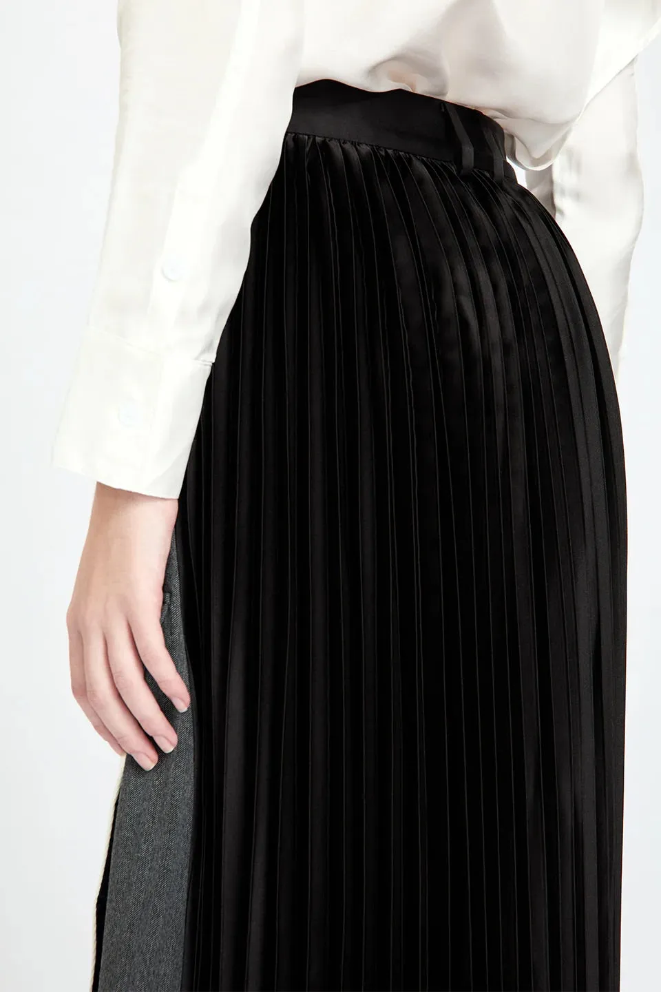 Sophisticated Grey Pleated Skirt